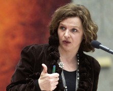 Minister Edith Schippers: God kan einde maken aan epidemie